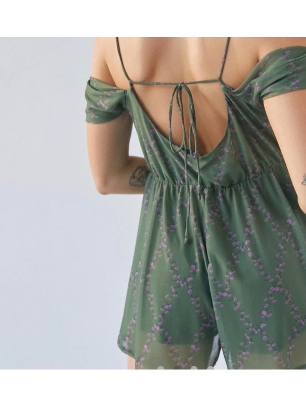 Urban Outfitters Green Floral Ruched Open Back Romper Women’s - Picture 2 of 6